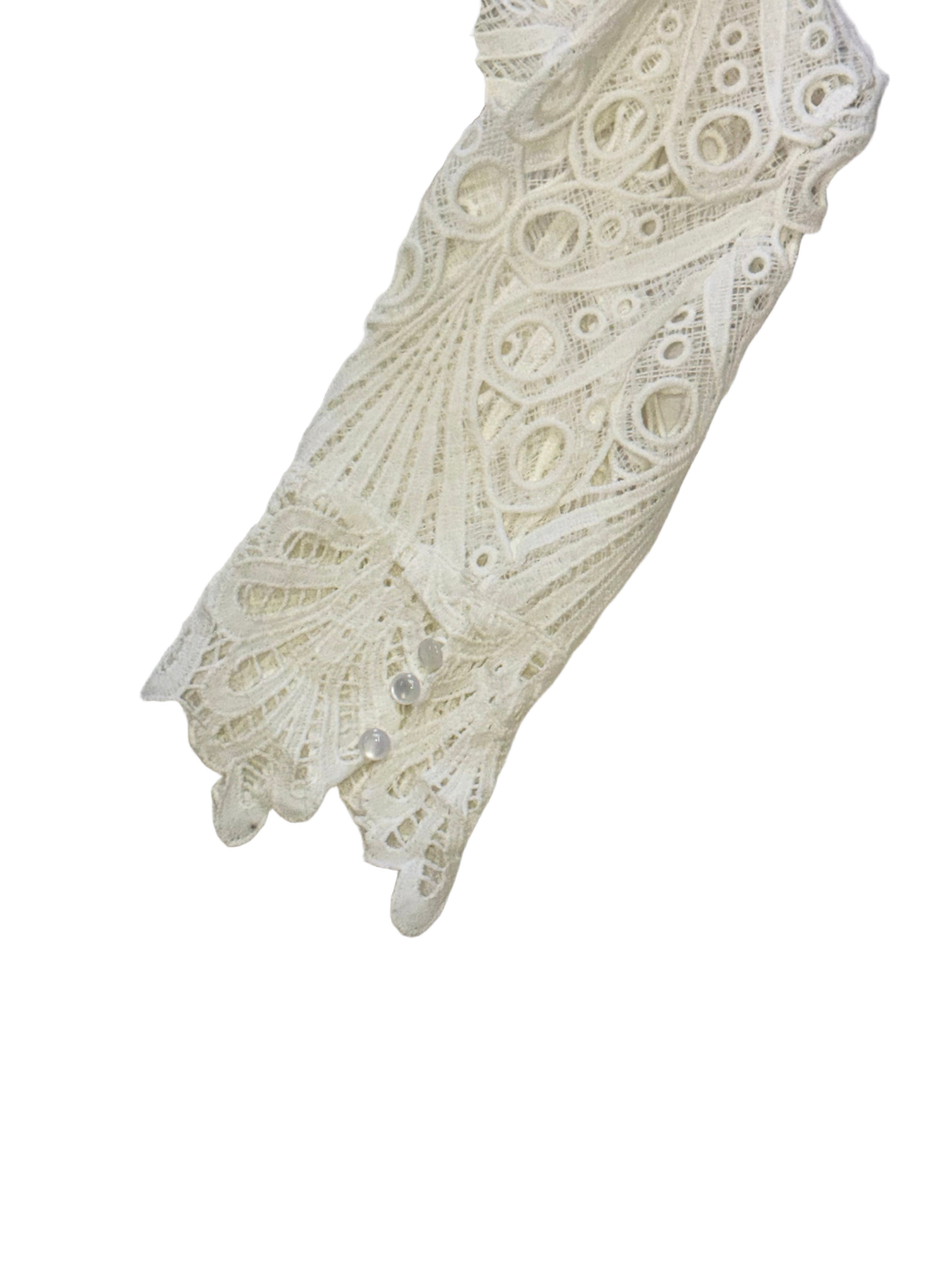 White sweater with lace sleeves / 327521