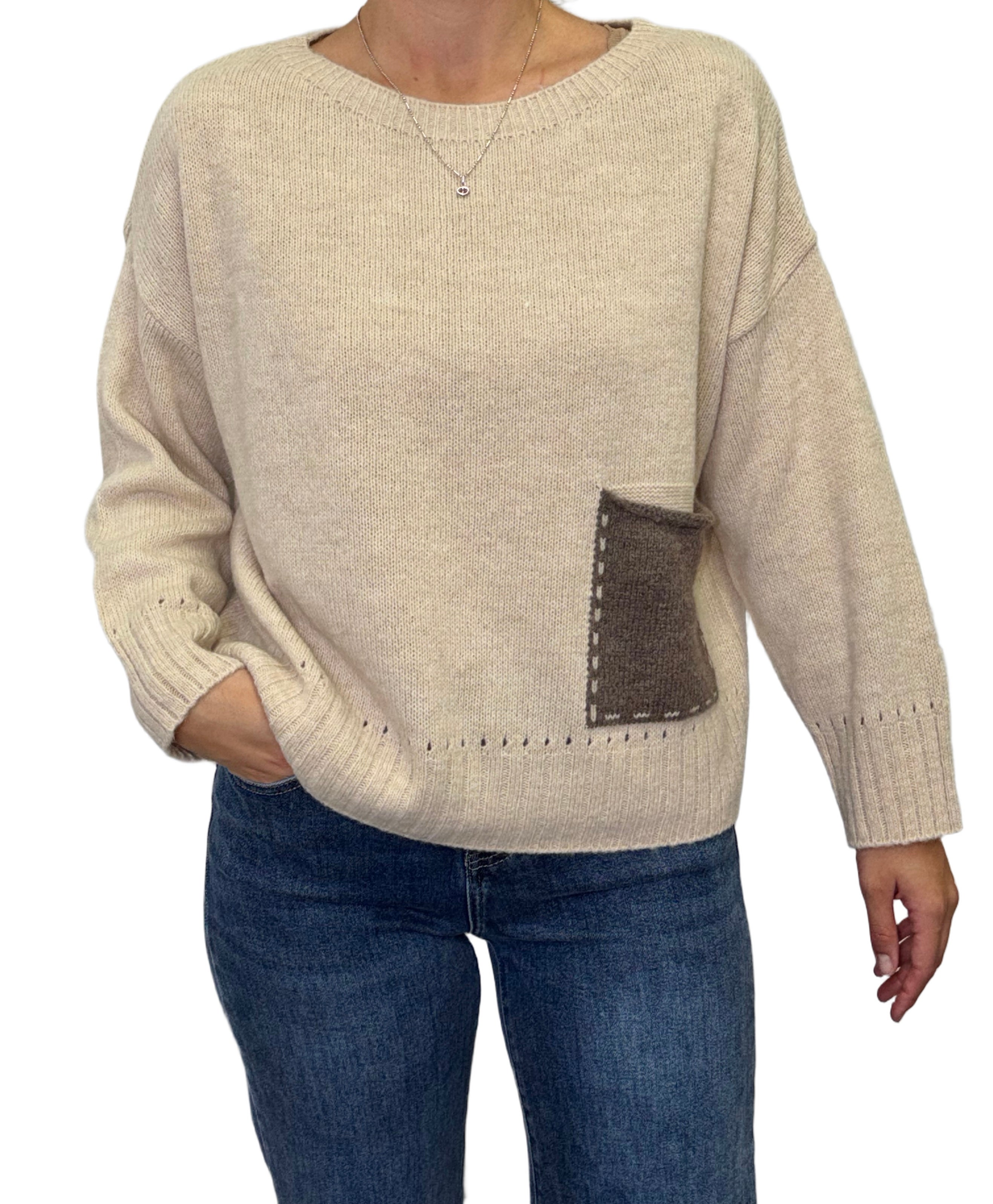 Sweater with contrast pocket / 327138