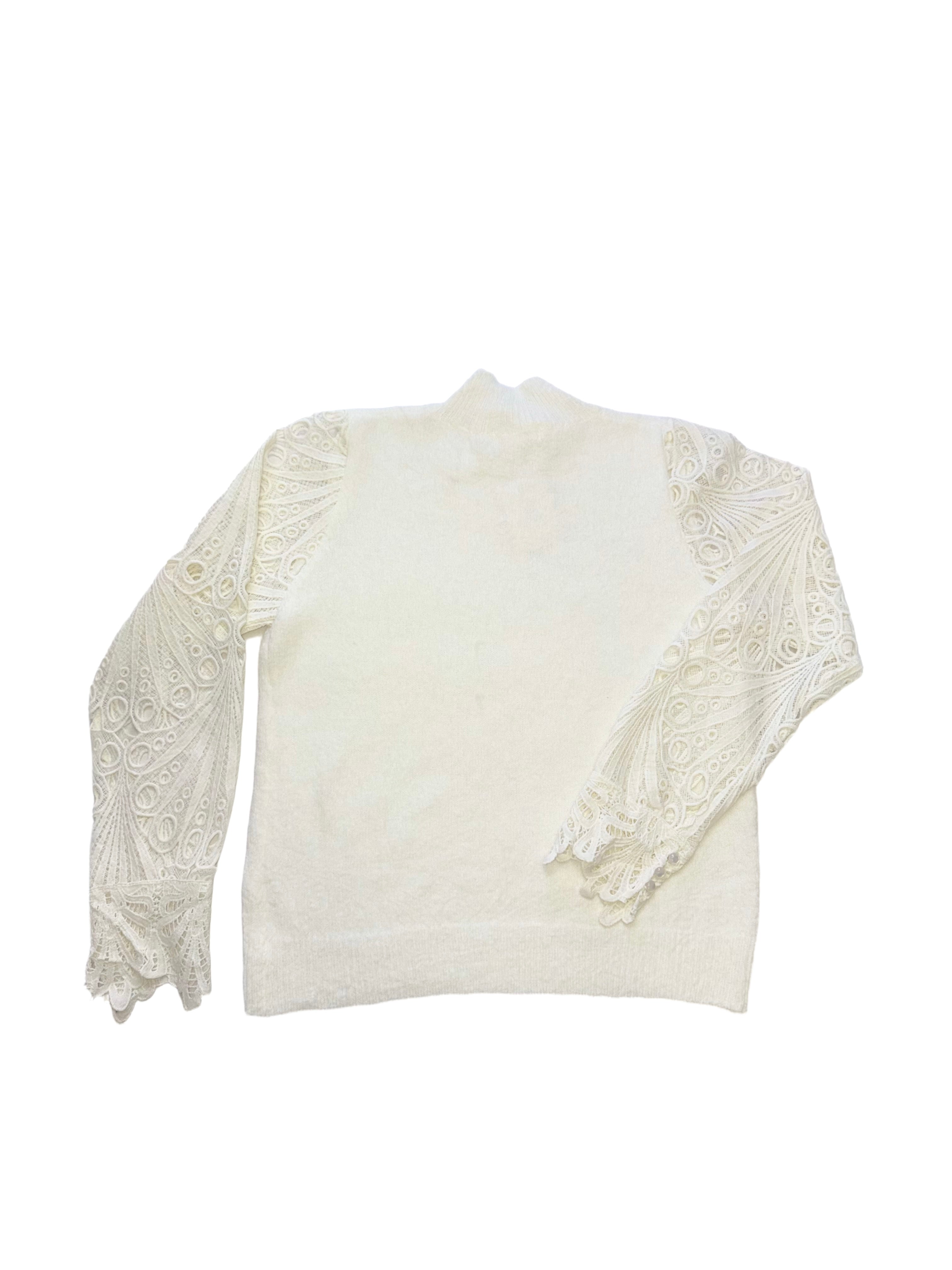 White sweater with lace sleeves / 327521